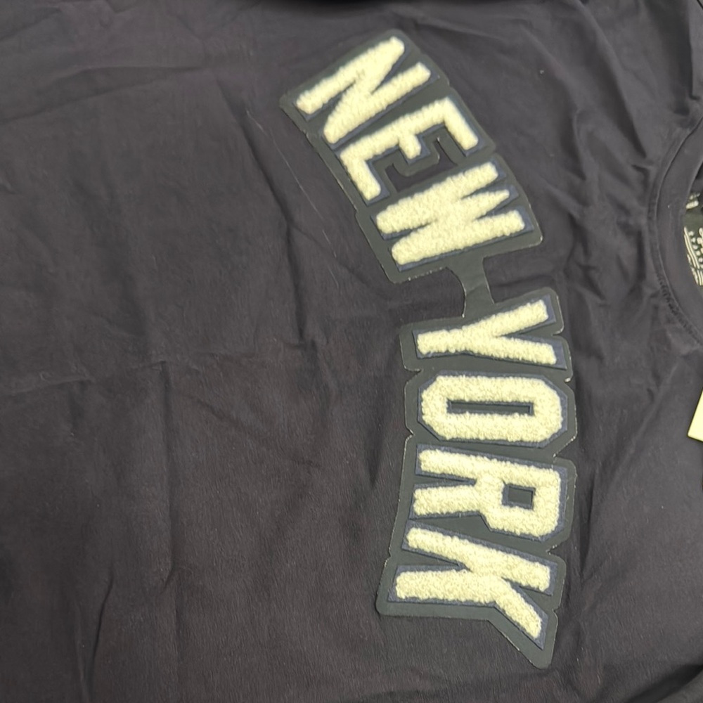 Pro Standard New York Yankees Navy Blue Patch T-Shirt - Picture 4 of 5